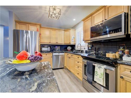 11D-350 Doon Valley Drive, Kitchener, ON - Indoor Photo Showing Kitchen