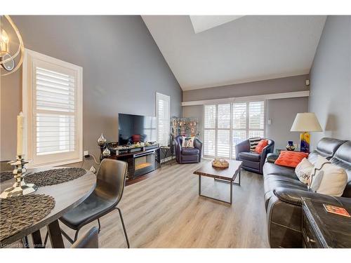 11D-350 Doon Valley Drive, Kitchener, ON - Indoor Photo Showing Living Room