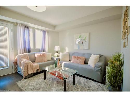 21C-388 Old Huron Road Road, Kitchener, ON - Indoor Photo Showing Living Room