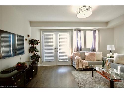 21C-388 Old Huron Road Road, Kitchener, ON - Indoor Photo Showing Living Room