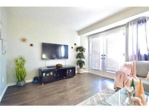 21C-388 Old Huron Road Road, Kitchener, ON - Indoor Photo Showing Living Room