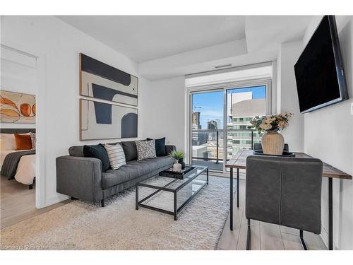 901-55 Duke Street W, Kitchener, ON - Indoor Photo Showing Living Room