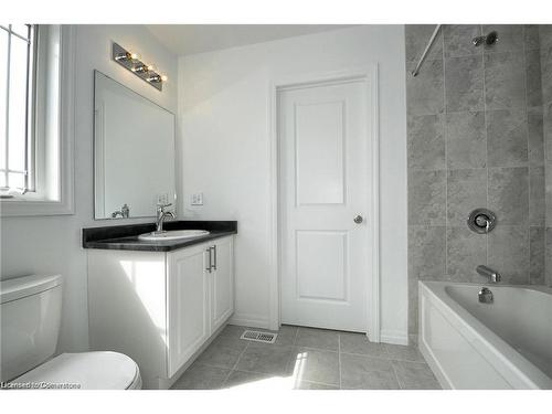 A-152 Rockcliffe Drive, Kitchener, ON - Indoor Photo Showing Bathroom