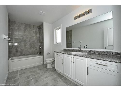 A-152 Rockcliffe Drive, Kitchener, ON - Indoor Photo Showing Bathroom