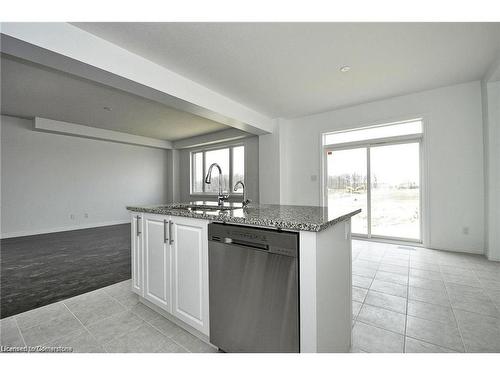 A-152 Rockcliffe Drive, Kitchener, ON - Indoor Photo Showing Kitchen