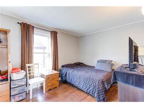 37 Elora Street S, Clifford, ON - Indoor Photo Showing Bedroom