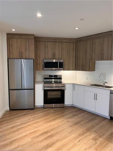 309-525 New Dundee Road, Kitchener, ON - Indoor Photo Showing Kitchen