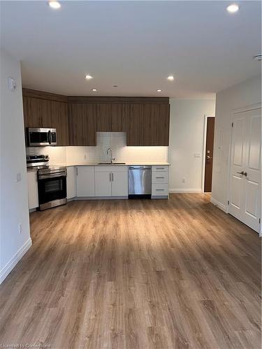 309-525 New Dundee Road, Kitchener, ON - Indoor Photo Showing Kitchen