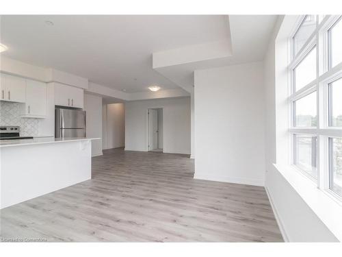 212-251 Northfield Drive, Waterloo, ON - Indoor Photo Showing Kitchen