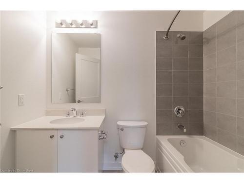 212-251 Northfield Drive, Waterloo, ON - Indoor Photo Showing Bathroom