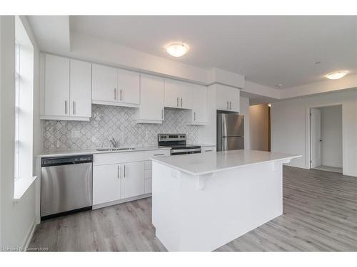 212-251 Northfield Drive, Waterloo, ON - Indoor Photo Showing Kitchen With Stainless Steel Kitchen With Upgraded Kitchen