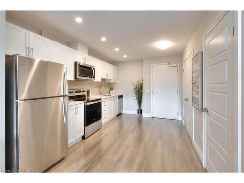 211-5 Wake Robin Drive, Kitchener, ON - Indoor Photo Showing Kitchen With Stainless Steel Kitchen