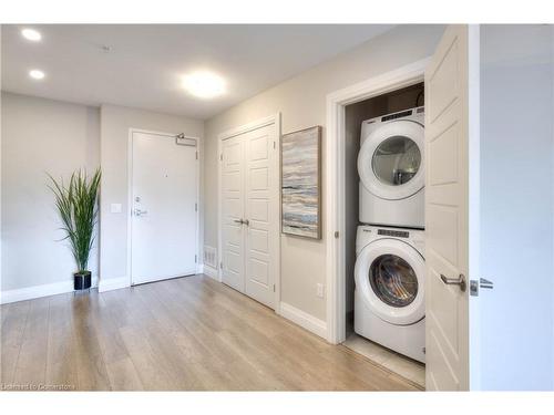 211-5 Wake Robin Drive, Kitchener, ON - Indoor Photo Showing Laundry Room