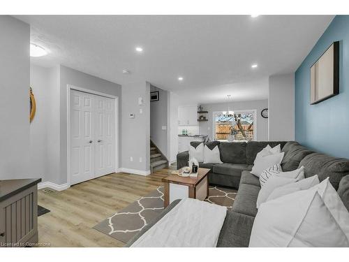 770 Kincaid Street, Listowel, ON - Indoor Photo Showing Living Room