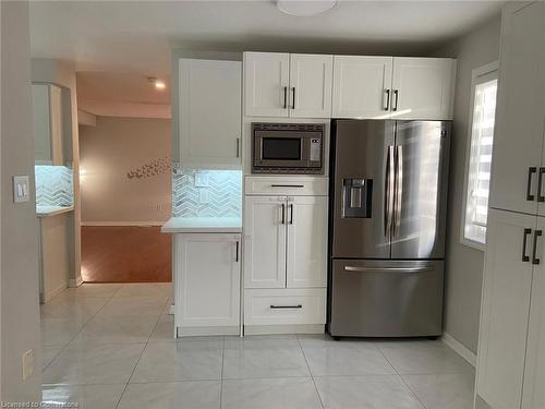 1449 Spring Garden Court, Mississauga, ON - Indoor Photo Showing Kitchen