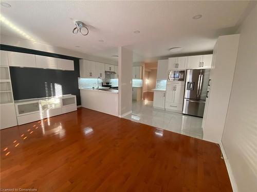 1449 Spring Garden Court, Mississauga, ON - Indoor Photo Showing Kitchen