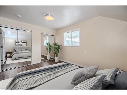 73 Albany Avenue, Hamilton, ON - Indoor Photo Showing Bedroom