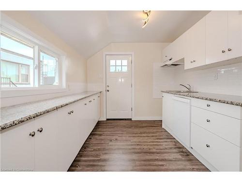 73 Albany Avenue, Hamilton, ON - Indoor Photo Showing Kitchen