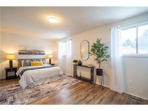 5-171 Ferguson Drive, Woodstock, ON - Indoor Photo Showing Bedroom