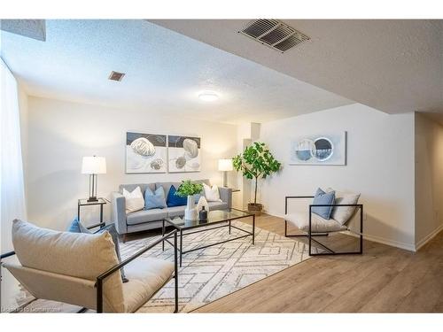 5-171 Ferguson Drive, Woodstock, ON - Indoor Photo Showing Living Room