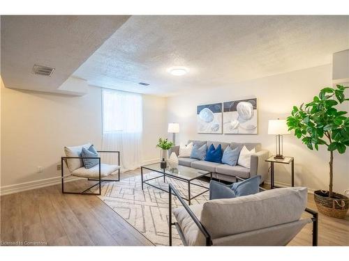 5-171 Ferguson Drive, Woodstock, ON - Indoor Photo Showing Living Room