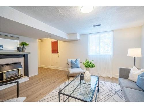 5-171 Ferguson Drive, Woodstock, ON - Indoor Photo Showing Living Room