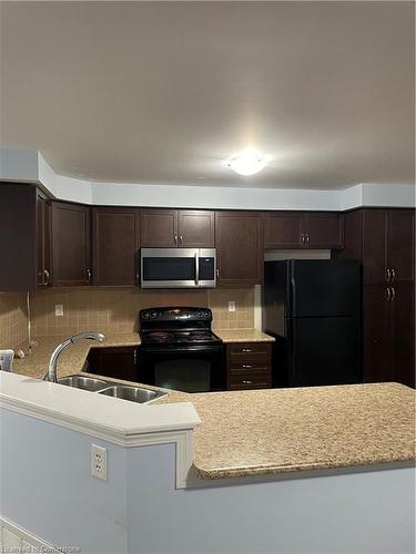 84 Blackbird Circle, Cambridge, ON - Indoor Photo Showing Kitchen With Double Sink