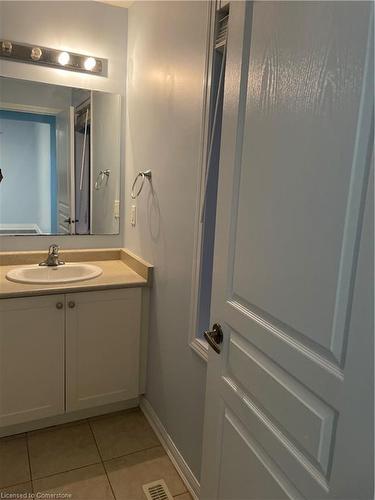 84 Blackbird Circle, Cambridge, ON - Indoor Photo Showing Bathroom