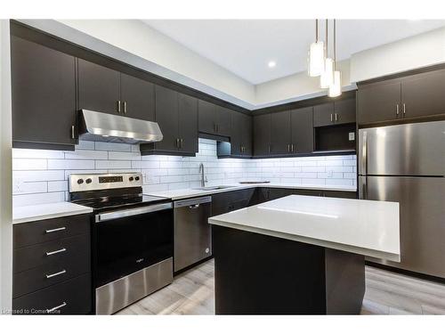 22-261 Woodbine Avenue, Kitchener, ON - Indoor Photo Showing Kitchen With Upgraded Kitchen