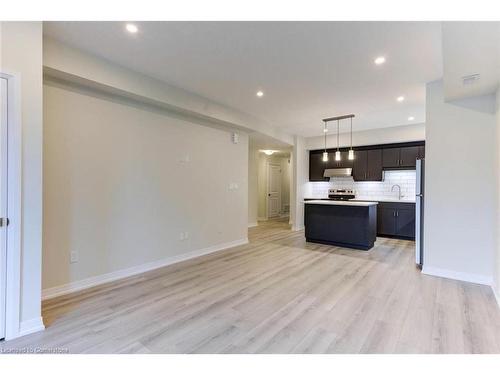 22-261 Woodbine Avenue, Kitchener, ON - Indoor Photo Showing Kitchen