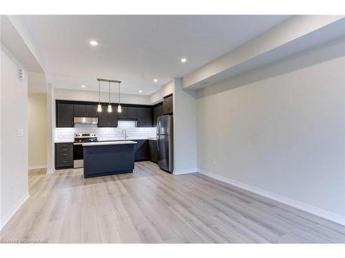 22-261 Woodbine Avenue, Kitchener, ON - Indoor Photo Showing Kitchen