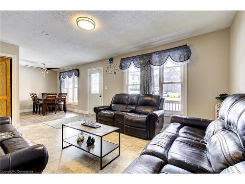 18 Spring Street, Drayton, ON - Indoor Photo Showing Living Room