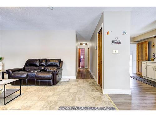 18 Spring Street, Drayton, ON - Indoor Photo Showing Living Room