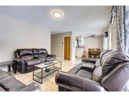 18 Spring Street, Drayton, ON - Indoor Photo Showing Living Room