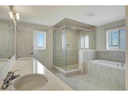 95 Georgina Street, Kitchener, ON - Indoor Photo Showing Bathroom