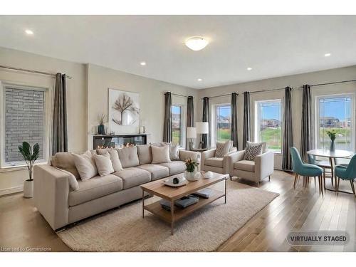 95 Georgina Street, Kitchener, ON - Indoor Photo Showing Living Room