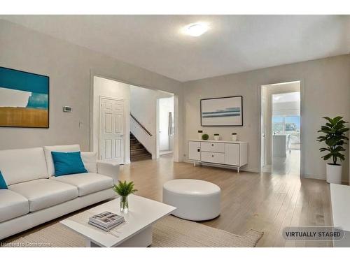 95 Georgina Street, Kitchener, ON - Indoor Photo Showing Living Room