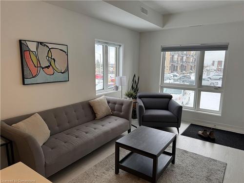 B10-10 Palace Street, Kitchener, ON - Indoor Photo Showing Living Room