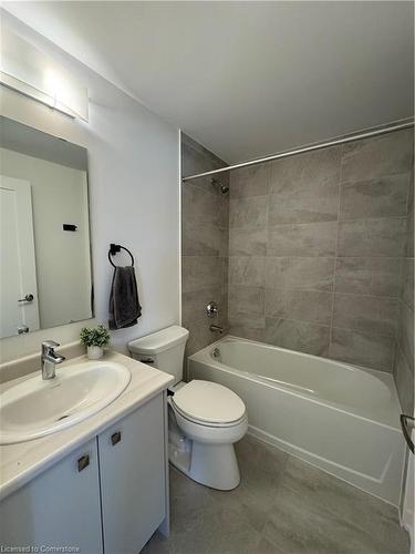 B10-10 Palace Street, Kitchener, ON - Indoor Photo Showing Bathroom