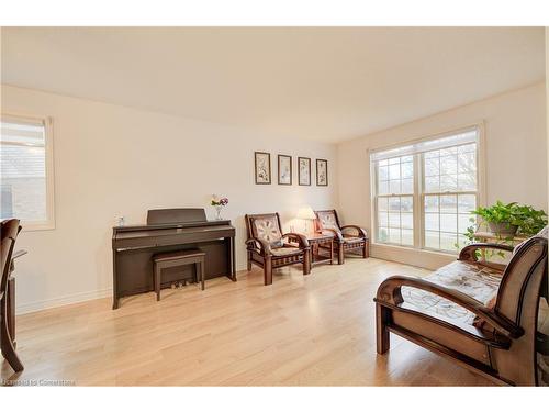 454 Timbercroft Crescent, Waterloo, ON - Indoor Photo Showing Living Room