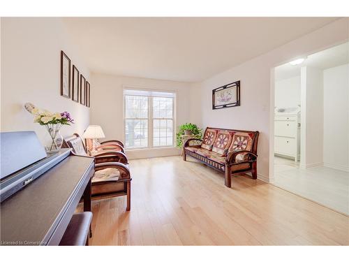 454 Timbercroft Crescent, Waterloo, ON - Indoor Photo Showing Living Room