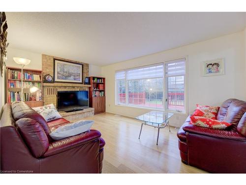 454 Timbercroft Crescent, Waterloo, ON - Indoor Photo Showing Living Room