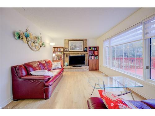 454 Timbercroft Crescent, Waterloo, ON - Indoor Photo Showing Living Room