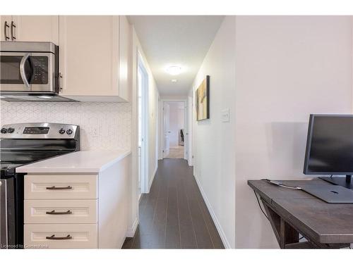 2C-255 Maitland Street, Kitchener, ON - Indoor Photo Showing Kitchen