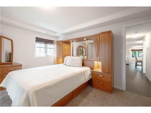 2C-255 Maitland Street, Kitchener, ON - Indoor Photo Showing Bedroom