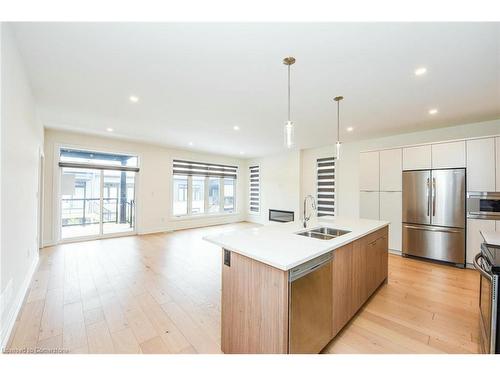 30-9150 Willoughby Drive, Niagara Falls, ON - Indoor Photo Showing Kitchen With Stainless Steel Kitchen With Double Sink With Upgraded Kitchen