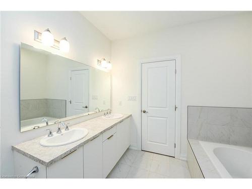 30-9150 Willoughby Drive, Niagara Falls, ON - Indoor Photo Showing Bathroom