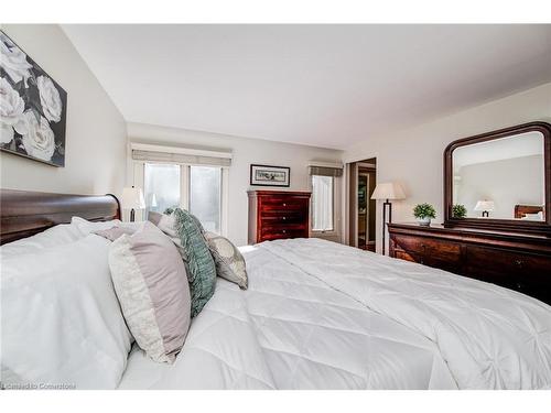 269 Old Post Road, Waterloo, ON - Indoor Photo Showing Bedroom