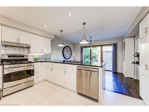 269 Old Post Road, Waterloo, ON - Indoor Photo Showing Kitchen With Upgraded Kitchen