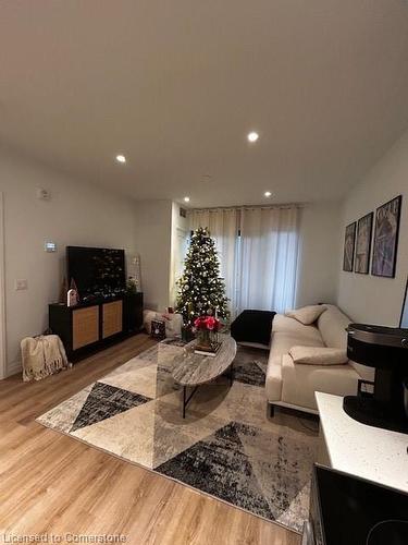 523-525 New Dundee Road, Kitchener, ON - Indoor Photo Showing Living Room